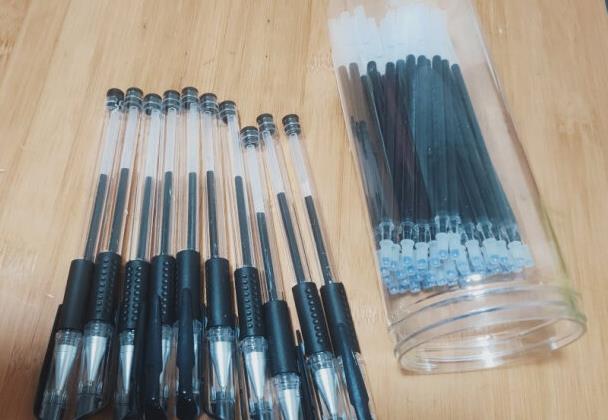 转让碳素笔芯一万个,笔2600个 转让碳素笔芯一万个,笔2600个